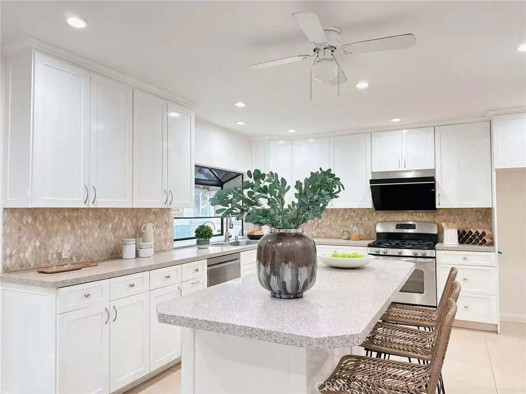 124 N Le Doux Road, Beverly Hills, California 90211 home-pic-15